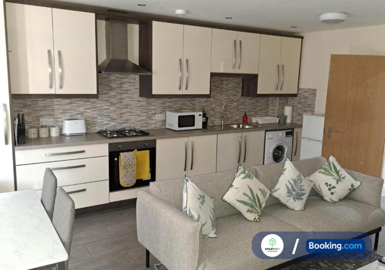 Modern 2 Bed 2 Bath Apartment Free Parking Watford  Exteriör bild