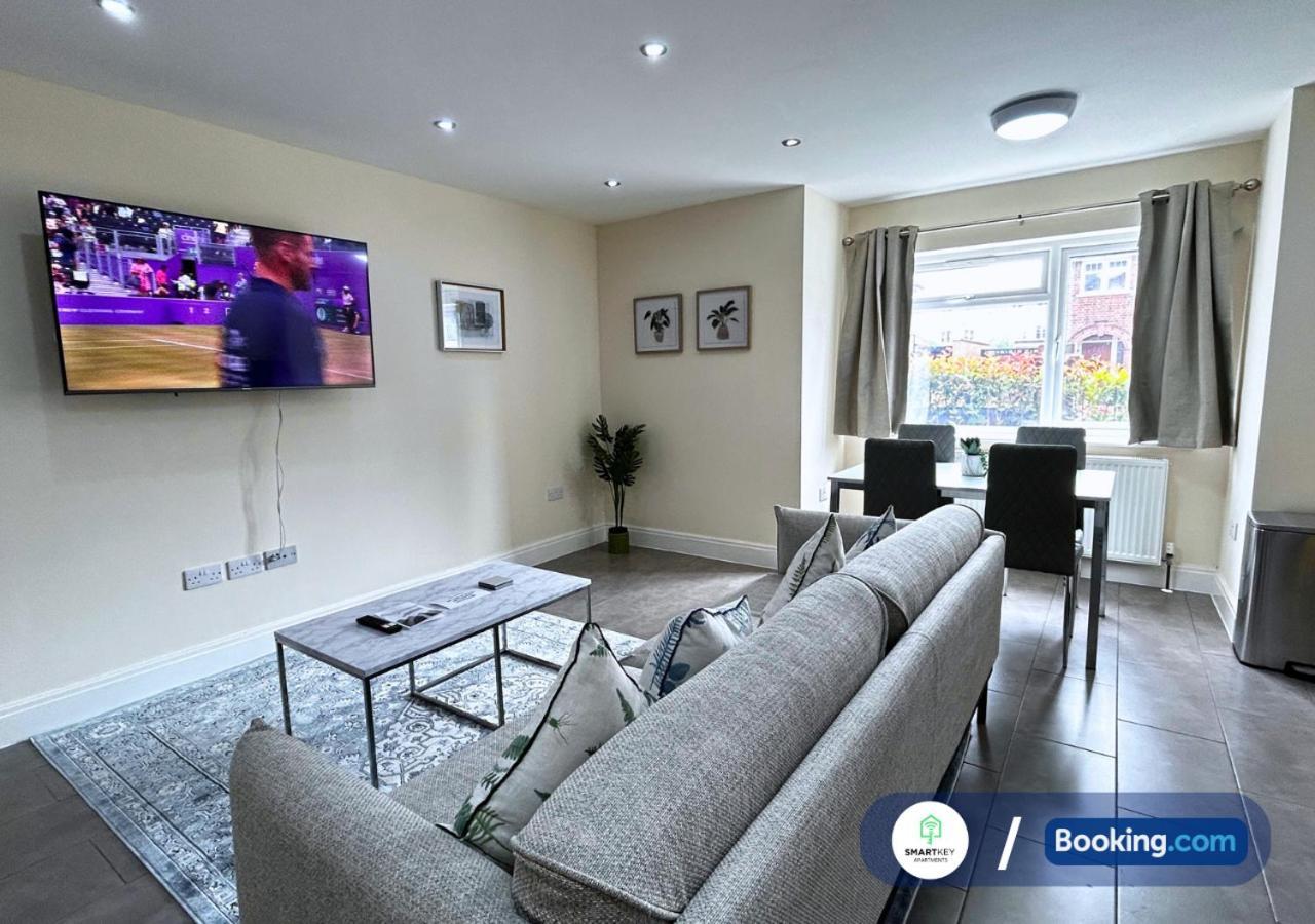Modern 2 Bed 2 Bath Apartment Free Parking Watford  Exteriör bild