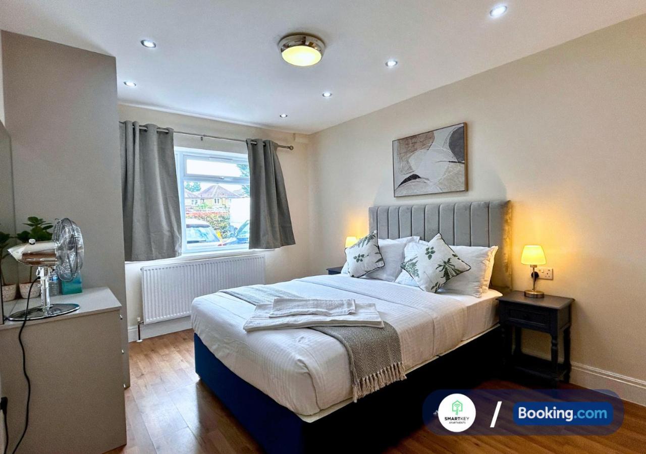 Modern 2 Bed 2 Bath Apartment Free Parking Watford  Exteriör bild