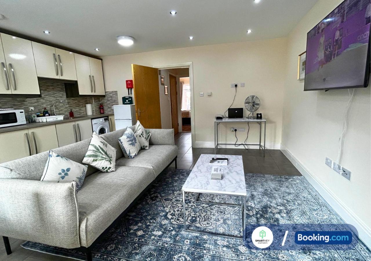 Modern 2 Bed 2 Bath Apartment Free Parking Watford  Exteriör bild