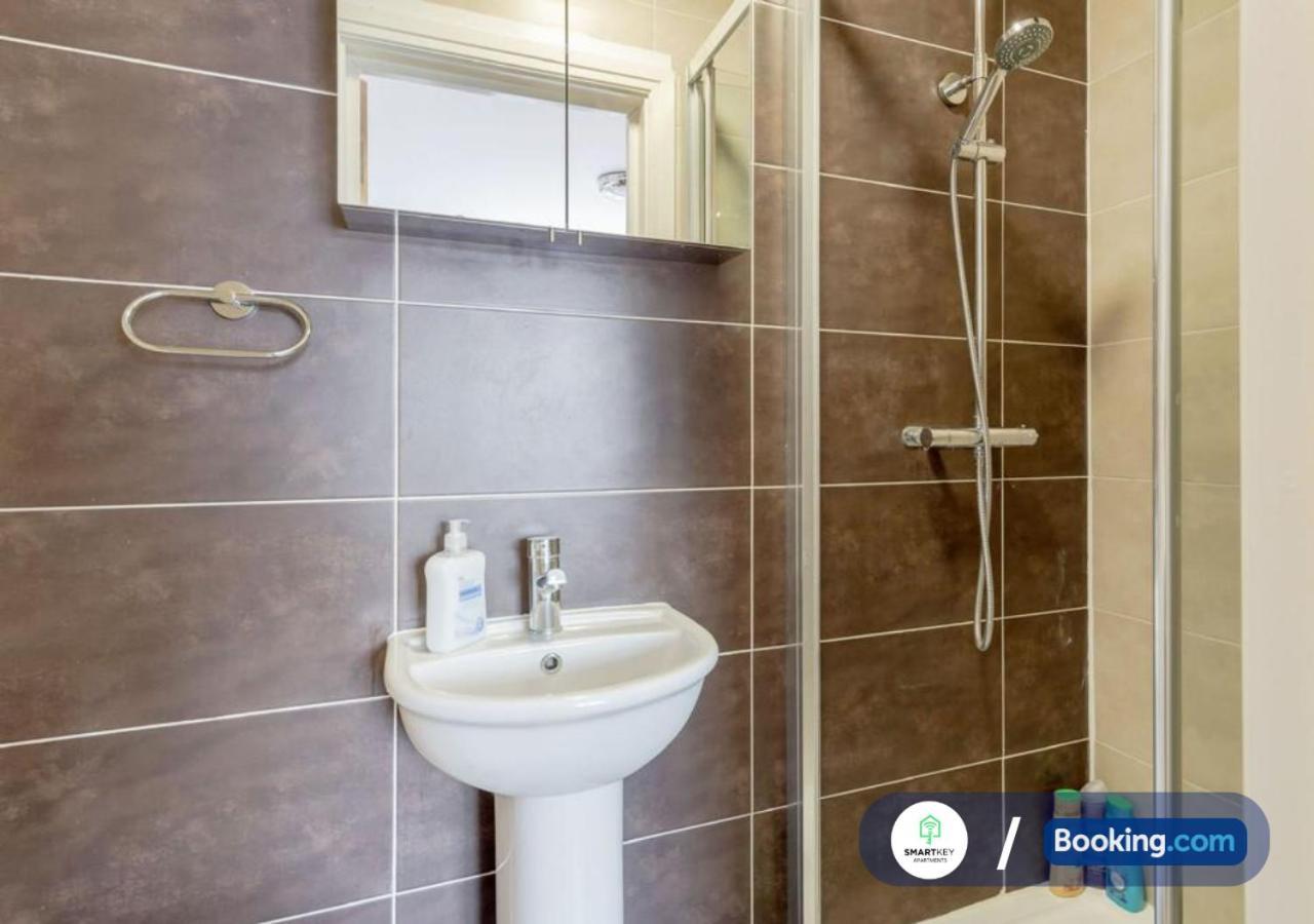 Modern 2 Bed 2 Bath Apartment Free Parking Watford  Exteriör bild