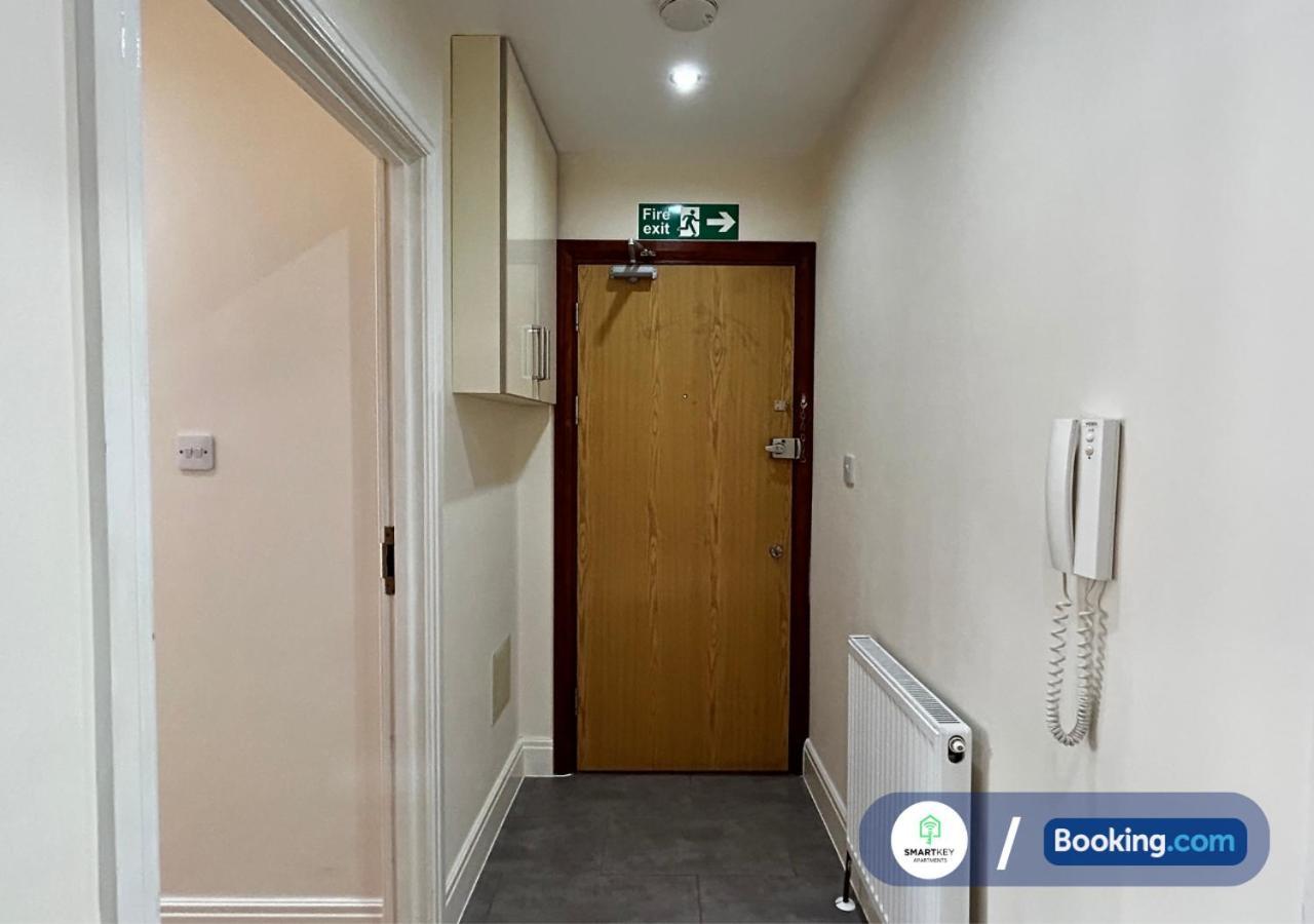 Modern 2 Bed 2 Bath Apartment Free Parking Watford  Exteriör bild
