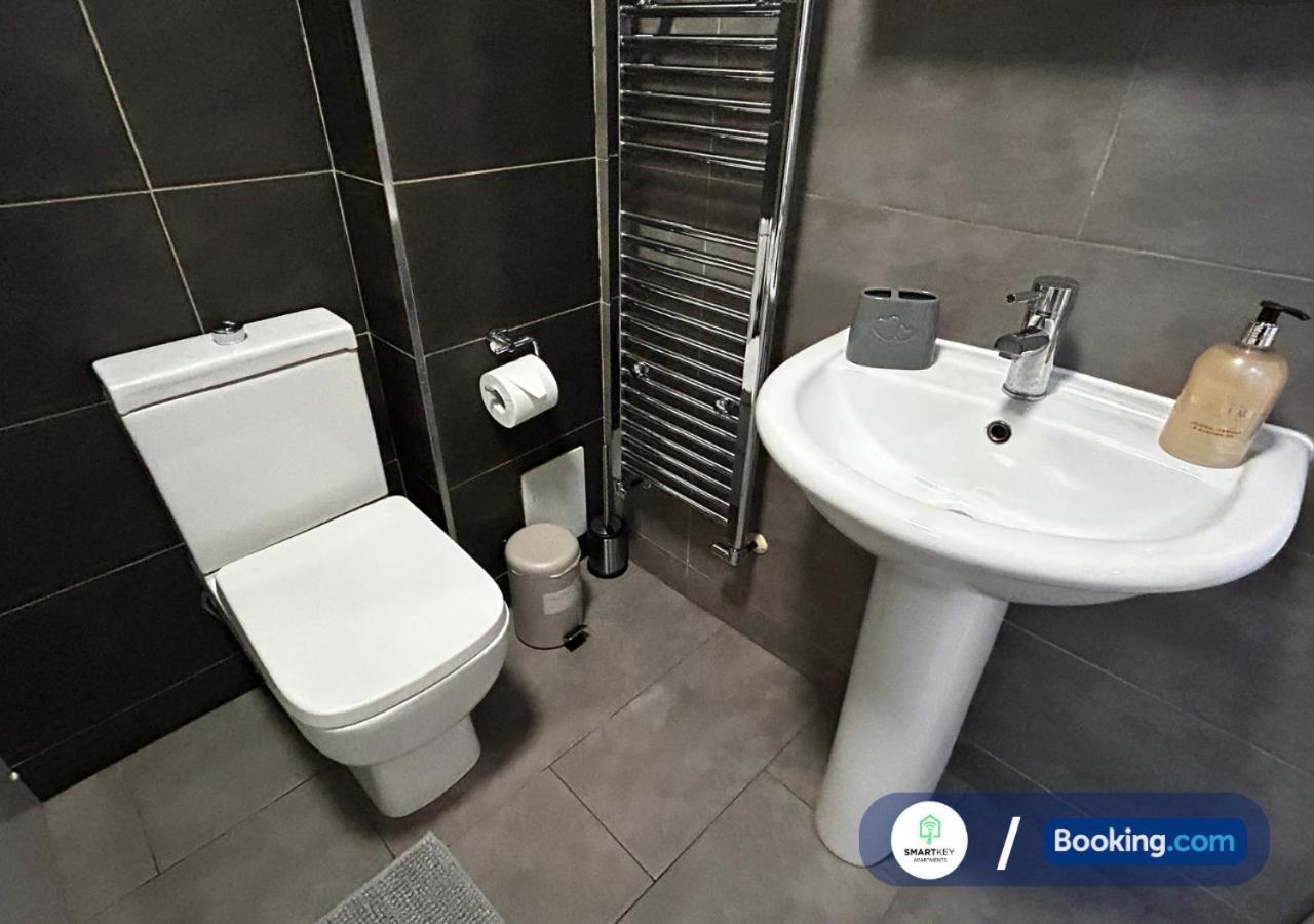 Modern 2 Bed 2 Bath Apartment Free Parking Watford  Exteriör bild